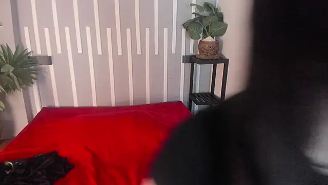 Scarlett  Fox   online show from October 16, 2025, 11:11 am