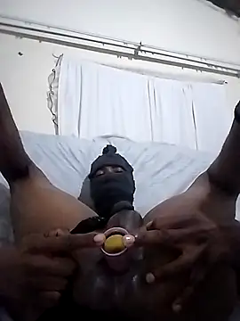 hugecrksam online show from March 7, 2026, 7:55 pm