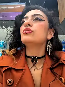 Lila Desiree online show from December 31, 2024, 6:35 pm