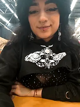 Lila Desiree online show from September 21, 2025, 9:38 pm