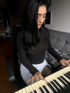 Lila Desiree online show from November 13, 2025, 3:55 pm