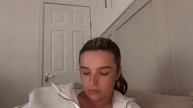 maisiesmithx online show from September 16, 2025, 1:01 pm