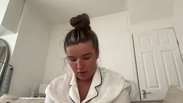 maisiesmithx online show from September 18, 2025, 9:00 am