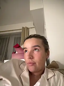 maisiesmithx online show from October 8, 2025, 11:02 pm