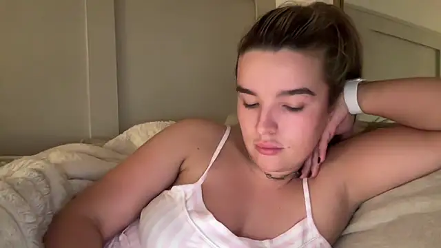 maisiesmithx online show from November 19, 2025, 8:31 pm