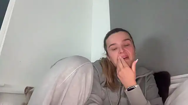 maisiesmithx online show from April 22, 2026, 8:43 pm