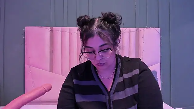 Reginavegaa online show from February 4, 2025, 5:45 pm