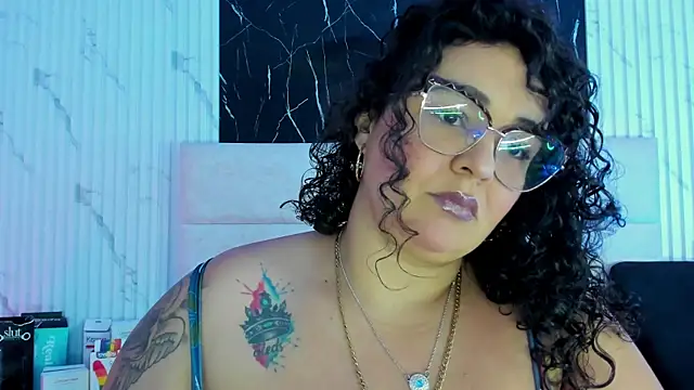 Reginavegaa online show from September 19, 2025, 11:11 am