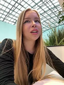 mur girl online show from December 24, 2024, 9:50 am