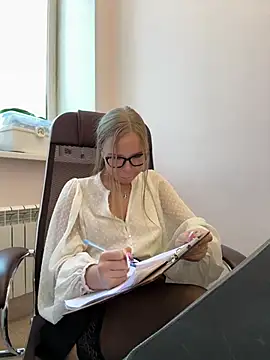 mur girl online show from February 20, 2025, 2:24 pm