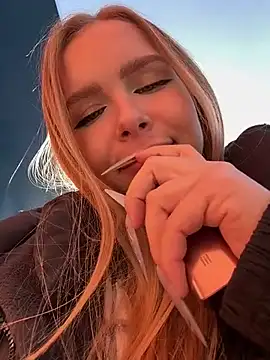 mur girl online show from March 17, 2025, 11:42 am