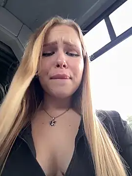 mur girl online show from October 9, 2025, 12:36 pm