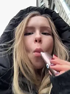 mur girl online show from November 28, 2025, 12:19 pm