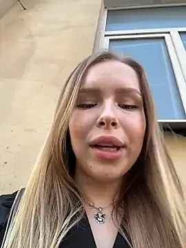 mur girl online show from March 14, 2026, 12:32 pm