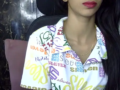 MAAYRA 09 online show from January 30, 2025, 6:43 pm