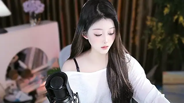 Arwyn-rr online show from November 13, 2025, 11:31 am