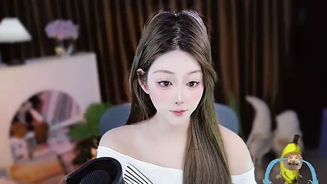 Arwyn-rr online show from April 23, 2026, 11:42 am