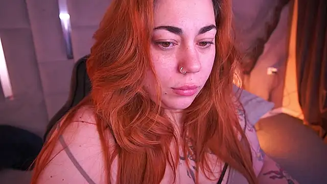 Kittywakee online show from December 15, 2025, 11:42 pm