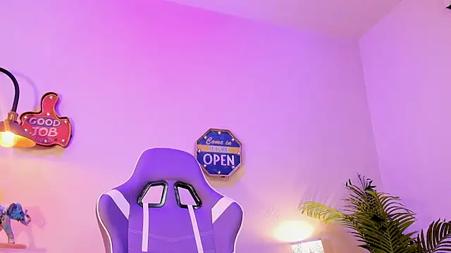 lupeebony online show from January 22, 2025, 1:31 am