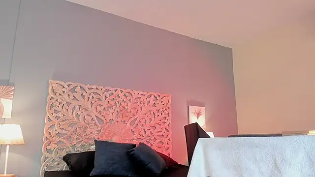 lupeebony online show from October 5, 2025, 7:23 pm