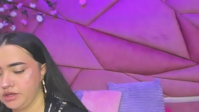 Victoria Rossy online show from November 24, 2025, 7:57 pm