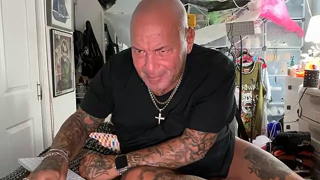 joeytatts66 online show from September 28, 2025, 2:17 am