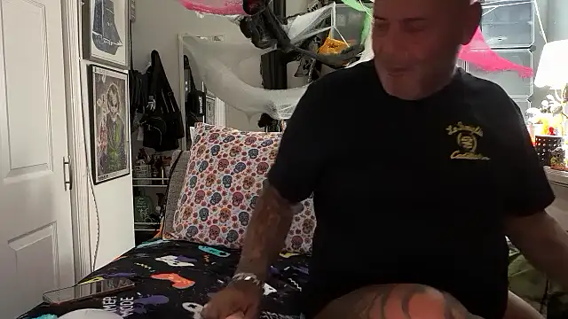 joeytatts66 online show from October 3, 2025, 1:46 am