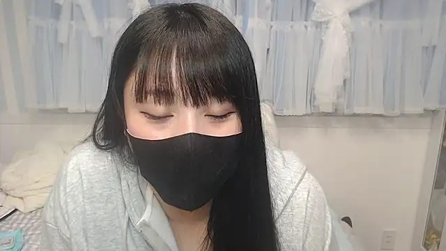 yua0727 online show from June 6, 2026, 2:11 pm