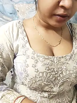 Snapshot of Sania-Love chatting on April 28, 2026, 12:42 am Sania-Love online show from April 28, 2026, 12:42 am