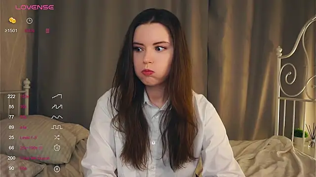 LoraDevon online show from February 7, 2025, 4:03 pm