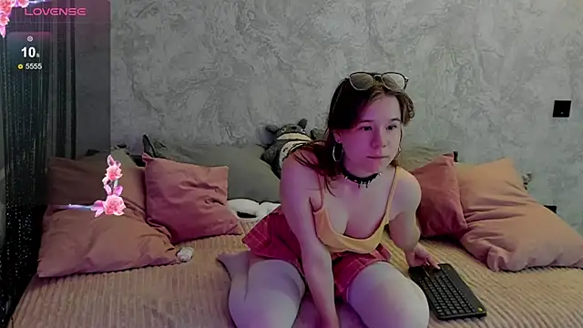 Snapshot of Hibisceae chatting on November 28, 2025, 6:32 pm Hibisceae online show from November 28, 2025, 6:32 pm