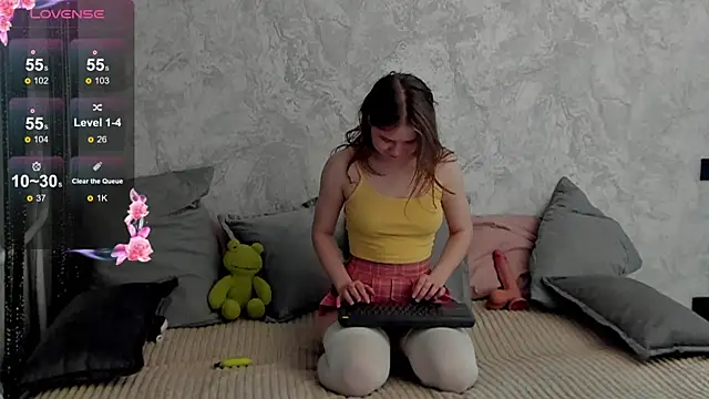 Snapshot of Hibisceae chatting on December 18, 2025, 4:57 pm Hibisceae online show from December 18, 2025, 4:57 pm