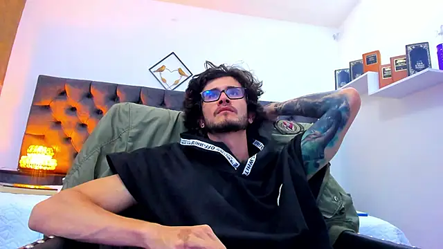 Loggan donnelly online show from December 21, 2024, 1:47 am