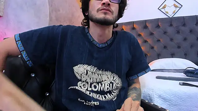 Loggan donnelly online show from December 25, 2024, 12:48 am