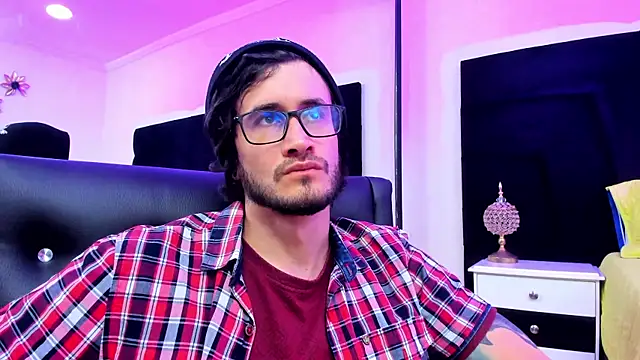 Loggan donnelly online show from December 30, 2024, 8:47 pm