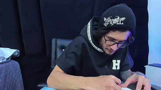 Loggan donnelly online show from January 11, 2025, 7:38 pm