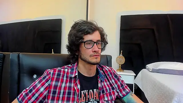 Loggan donnelly online show from January 29, 2025, 8:04 pm