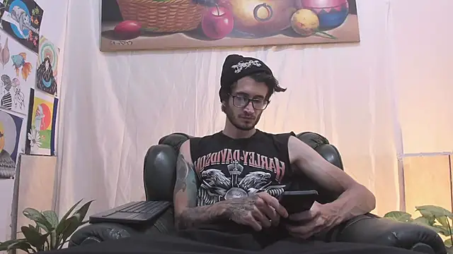 Snapshot of Loggan_donnelly chatting on May 2, 2026, 10:59 pm Loggan donnelly online show from May 2, 2026, 10:59 pm