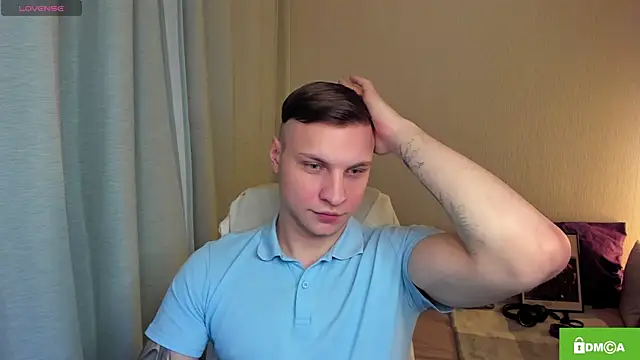 handsome guy01 online show from April 15, 2026, 7:58 pm