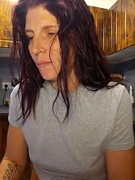 Lenchen  online show from April 18, 2026, 7:51 pm