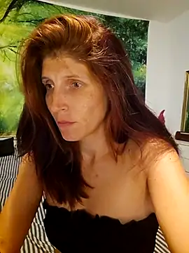 Lenchen  online show from July 4, 2026, 7:31 pm