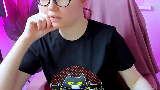 CarolGiggly online show from November 22, 2025, 10:58 am