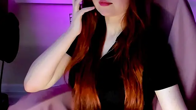 Snapshot of CarolGiggly chatting on May 5, 2026, 12:51 am CarolGiggly online show from May 5, 2026, 12:51 am