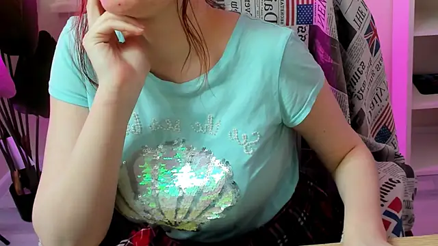 Snapshot of CarolGiggly chatting on May 13, 2026, 9:06 am CarolGiggly online show from May 13, 2026, 9:06 am