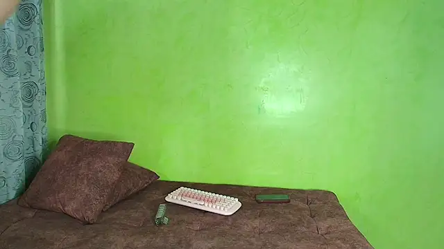 YellowCouple online show from October 1, 2025, 3:29 pm