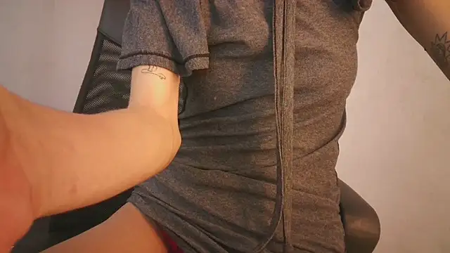 Snapshot of Aurora_ath chatting on December 15, 2024, 12:38 pm Aurora ath online show from December 15, 2024, 12:38 pm