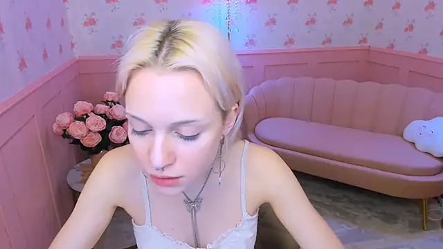 VelvetVixen155 online show from December 13, 2024, 9:24 am