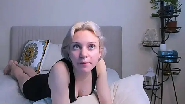 VelvetVixen155 online show from February 25, 2025, 5:30 am