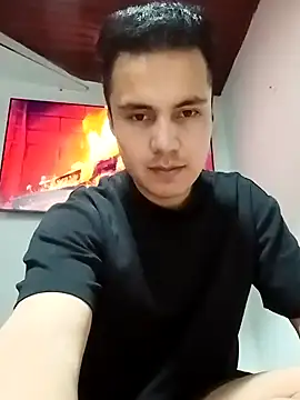 Axel11Luna online show from April 8, 2026, 7:52 am