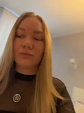 Snapshot of LianaCruz__ chatting on December 14, 2025, 7:03 am LianaCruz online show from December 14, 2025, 7:03 am